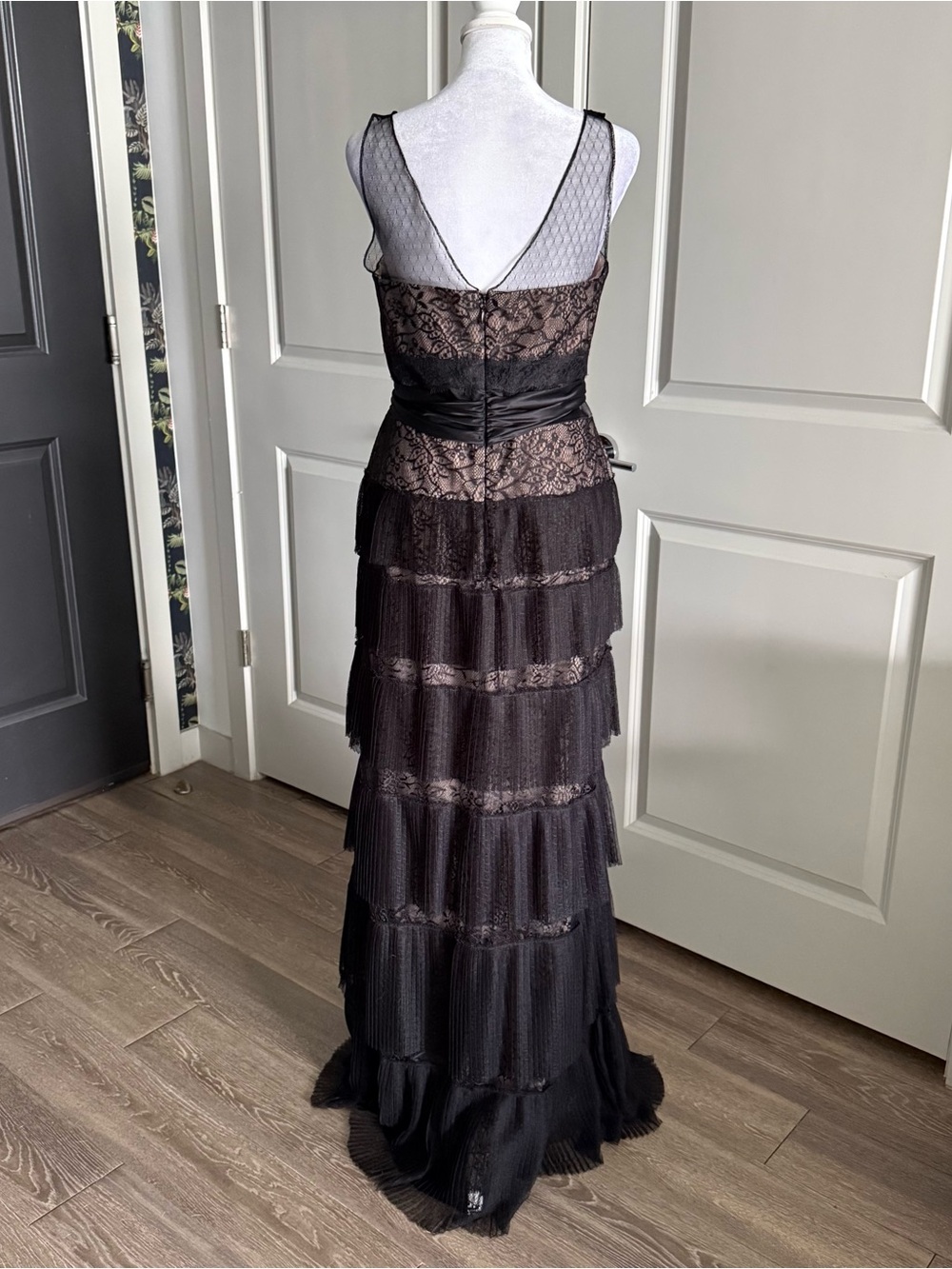 BCBGMaxAzria Black Tiered Lace Formal Maxi Gown with Silk Trim Size 10 - Picture 4 of 10